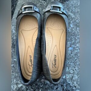 Trotters Sizzle Signature ballet flats size 12